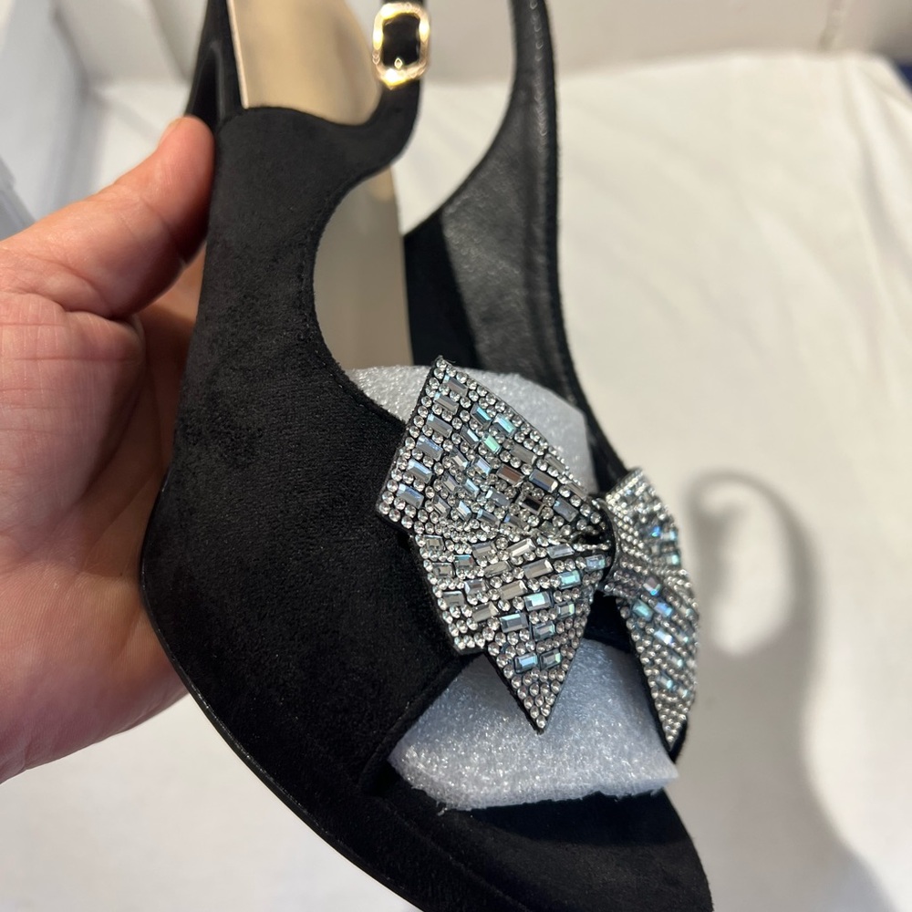 Elegant Black Women's Shoe with Rhinestone Bow